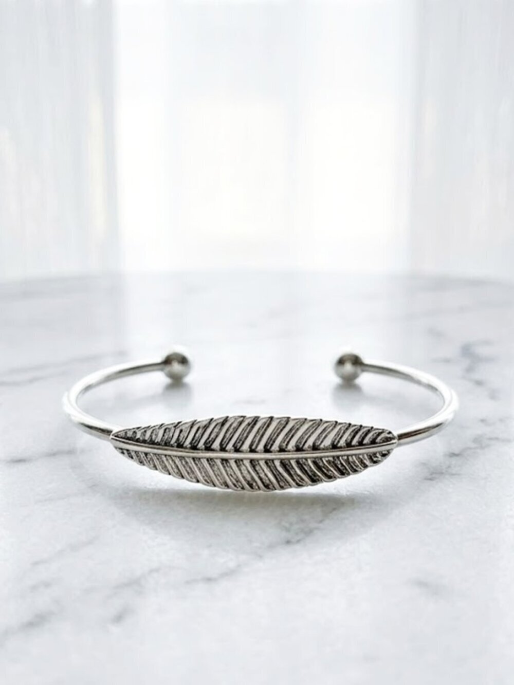 Ladies Silver Leaf Dangle Bracelet